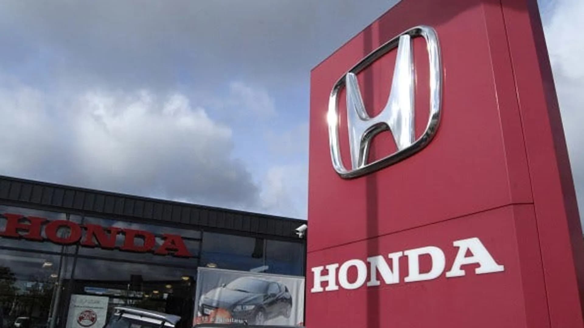 122,000 Honda minivans recalled after sliding doors can open unexpectedly