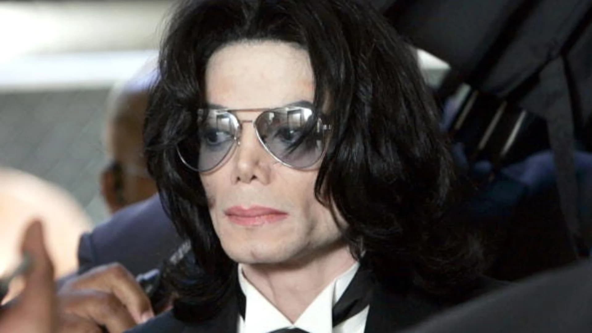 3 Quebec radio stations stop playing Michael Jackson songs