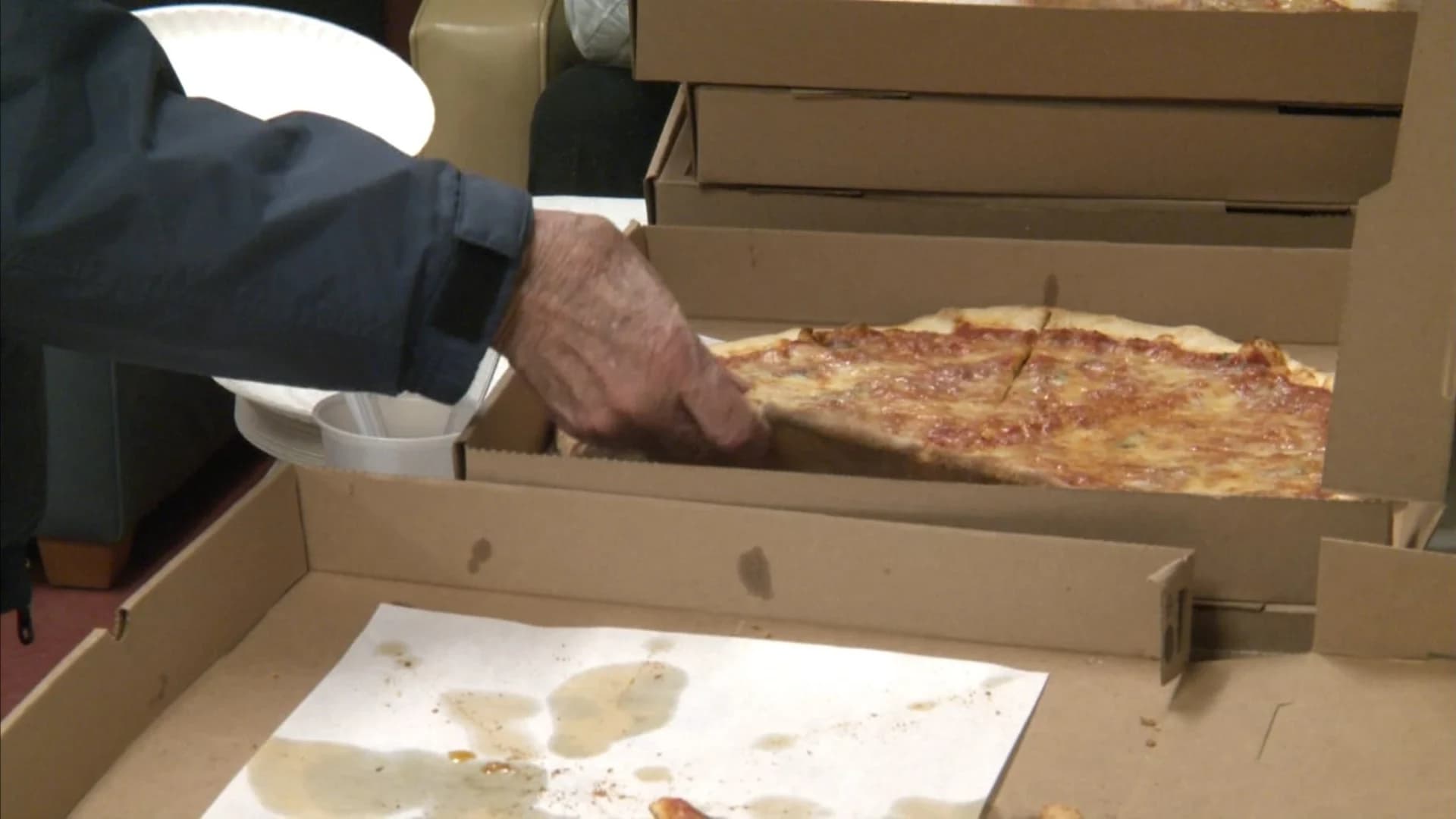 On the house! Pizzeria makes it its mission to feed NJ veterans