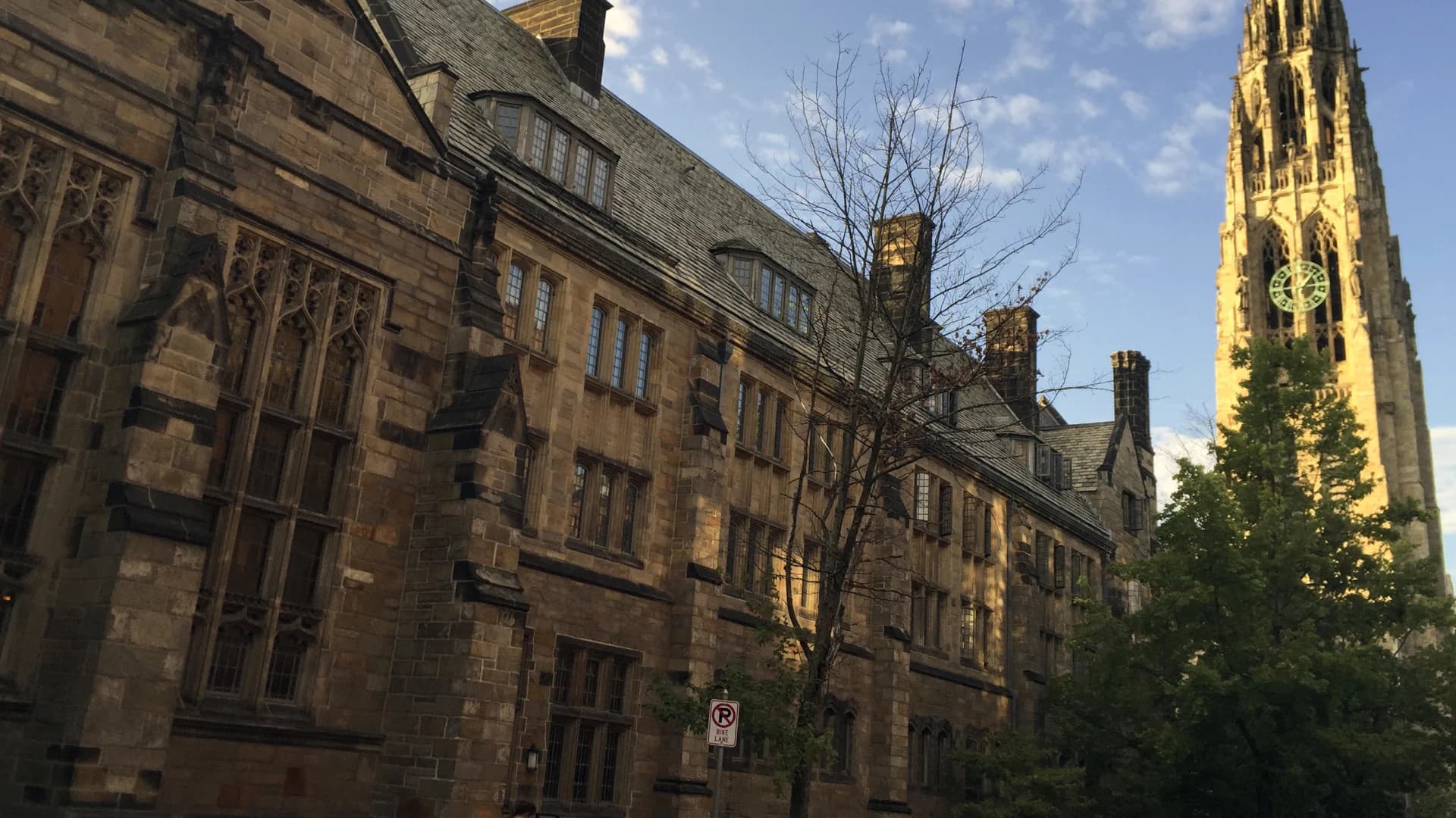 Yale reinstitutes mask requirement amid spike in COVID-19 cases