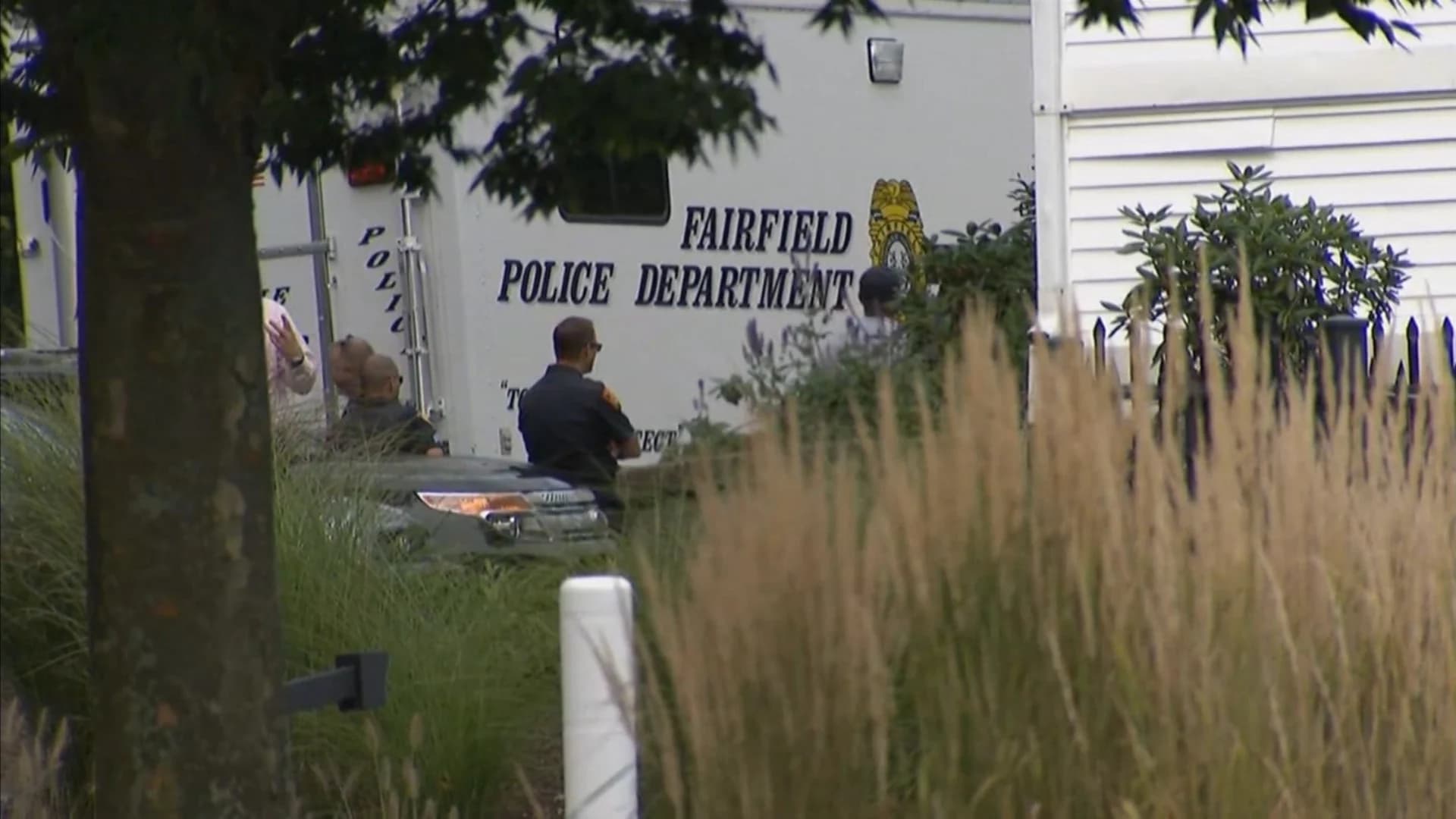 Police: Barricaded Trumbull suspect escaped complex