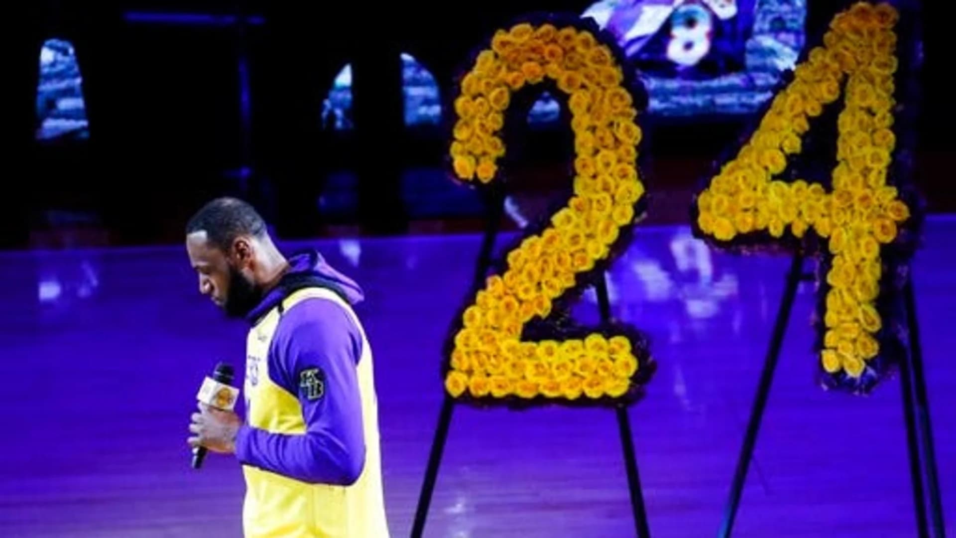 Roses for Kobe and Gianna as Lakers return to action