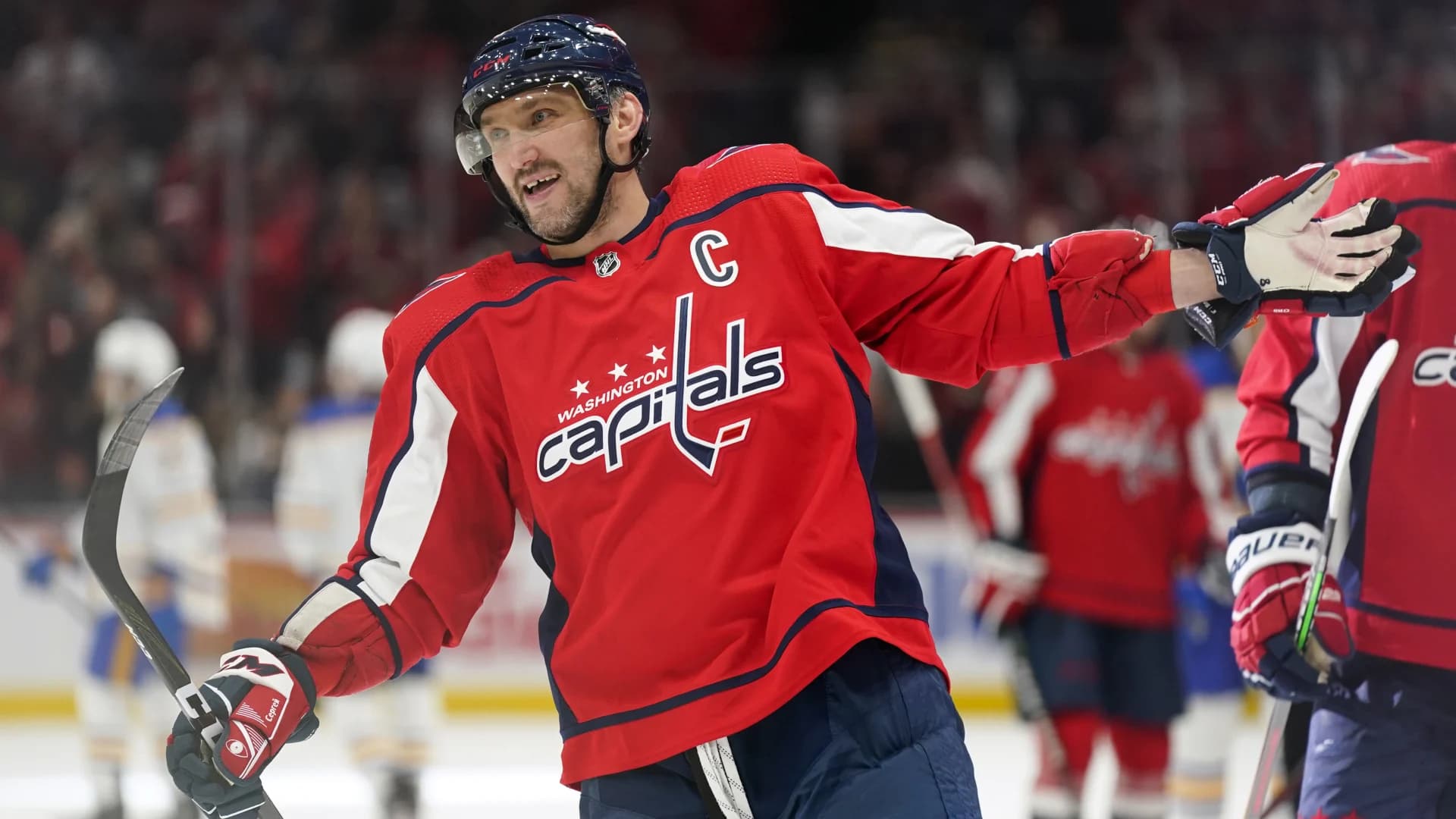 Ovechkin ties Hull for 4th all-time; Caps down Sabres 5-3
