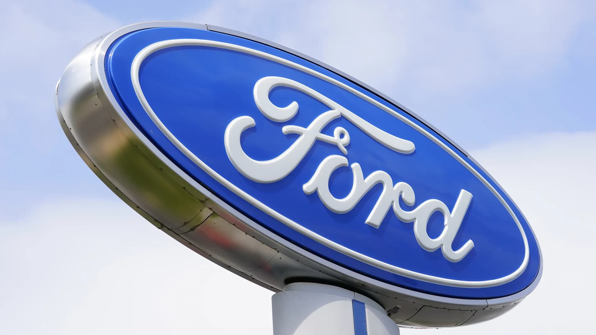 Ford recalls SUVs, some for a second time, to fix rear camera display
