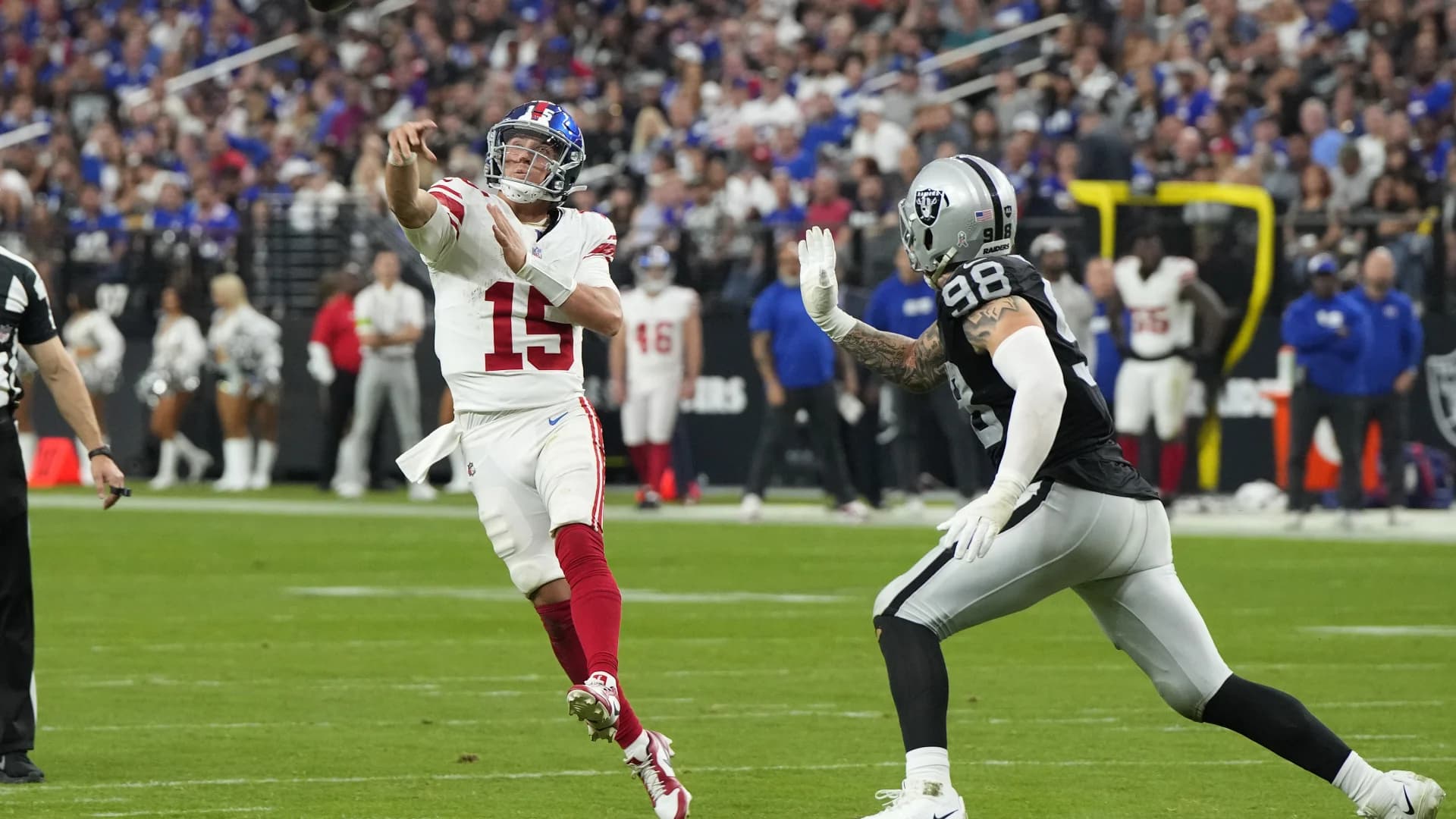 Giants' struggles in loss to Raiders amplified by inept offense and Daniel Jones' injury