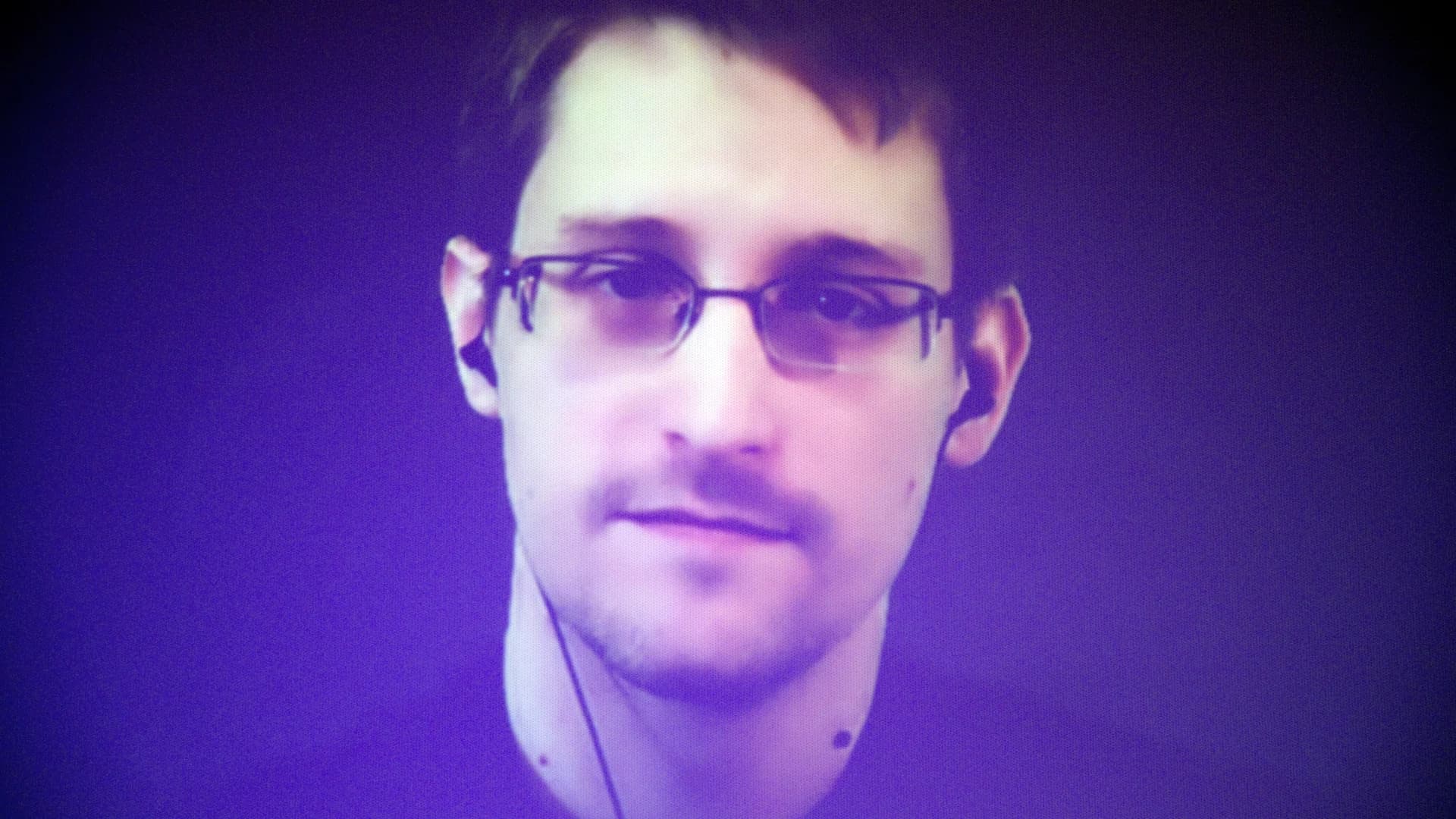 Putin grants Russian citizenship to Edward Snowden