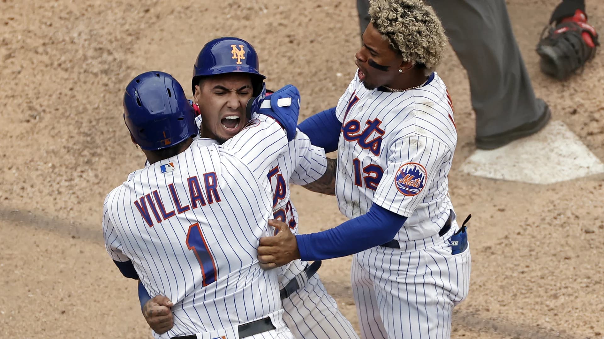 Mets' Báez bolts out of doghouse with apology, winning run