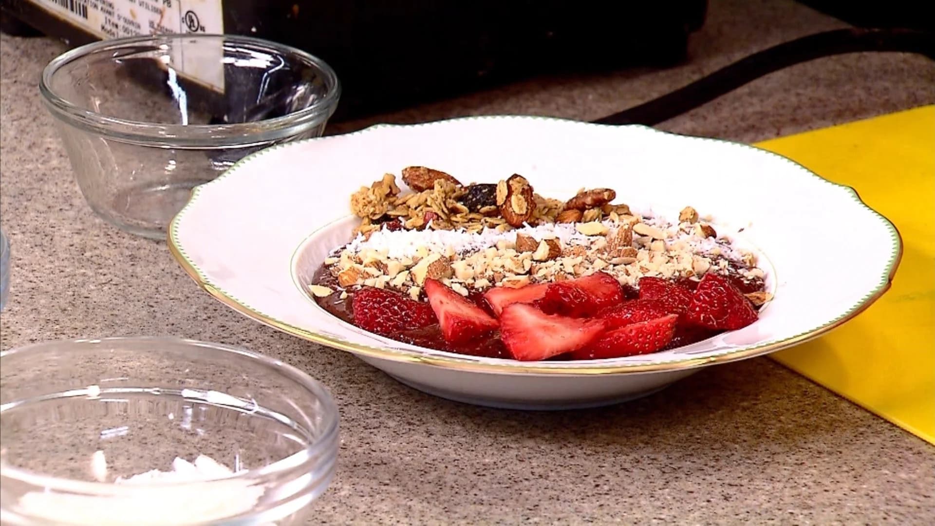 Chef's Quick Tip: Berry crunch smoothie bowl
