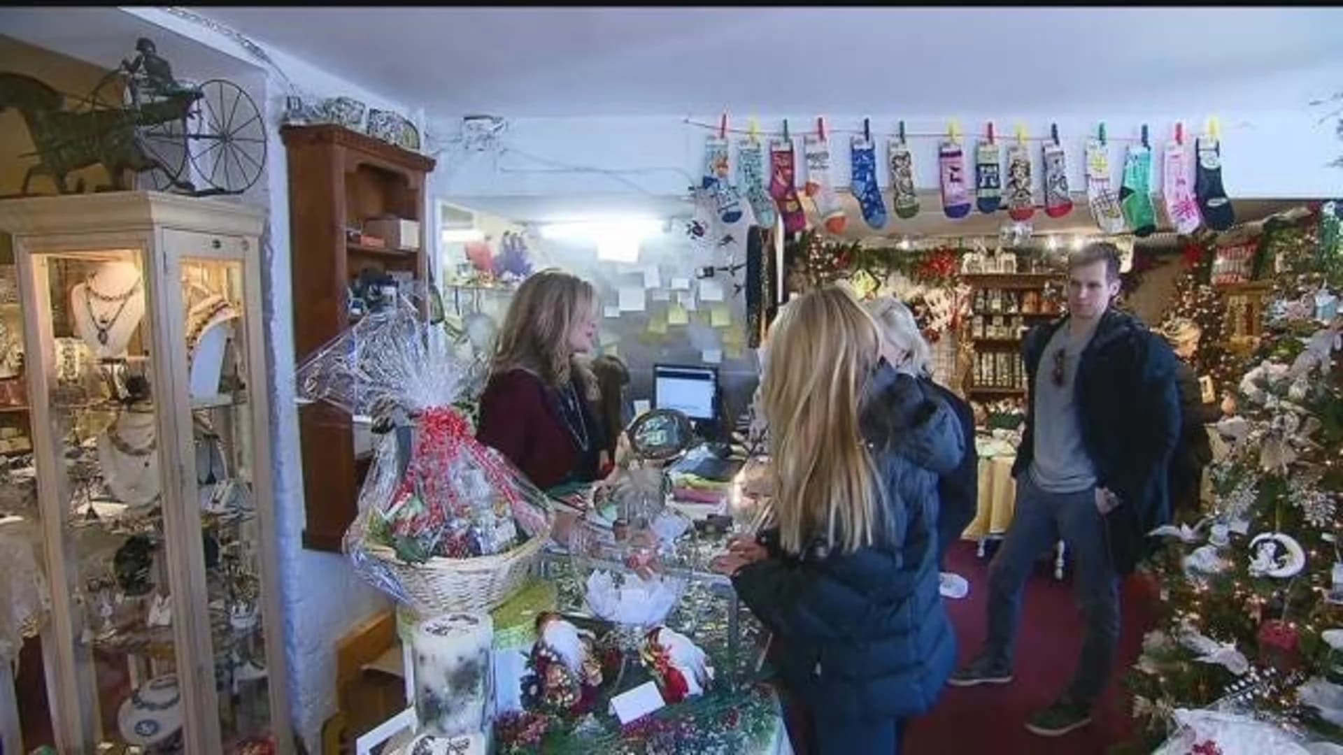 Connecticut residents hit Main Street for Small Business Saturday