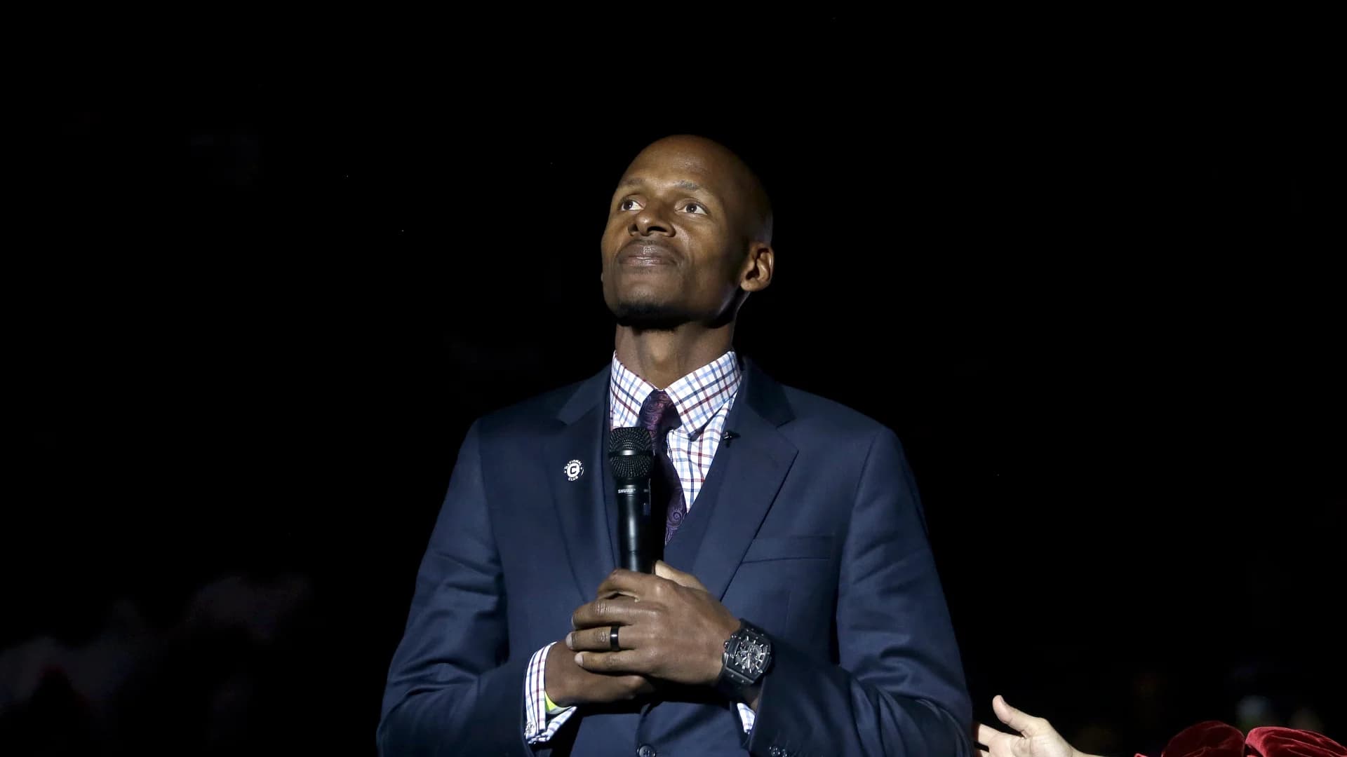 Basketball Hall of Famer Ray Allen receives degree from UConn