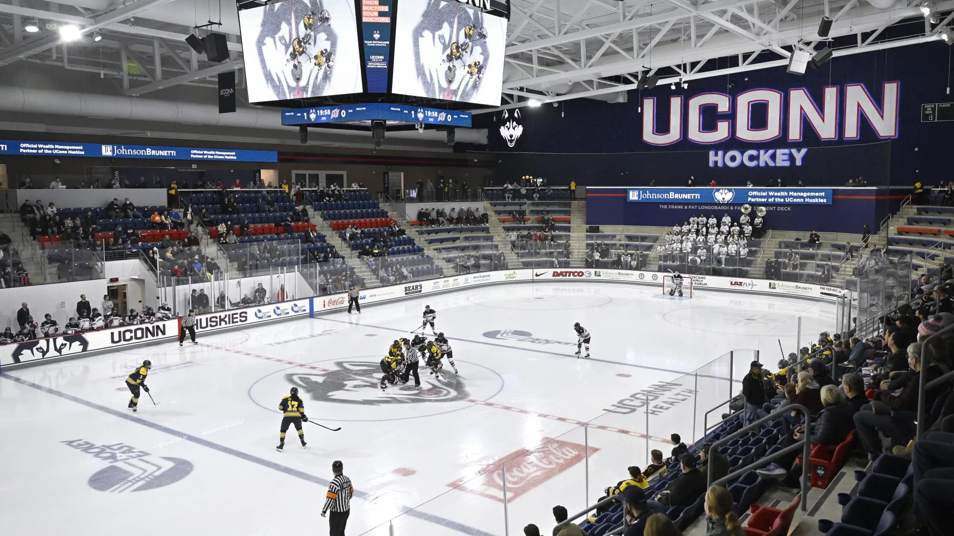 New arenas put spotlight on Connecticut college hockey