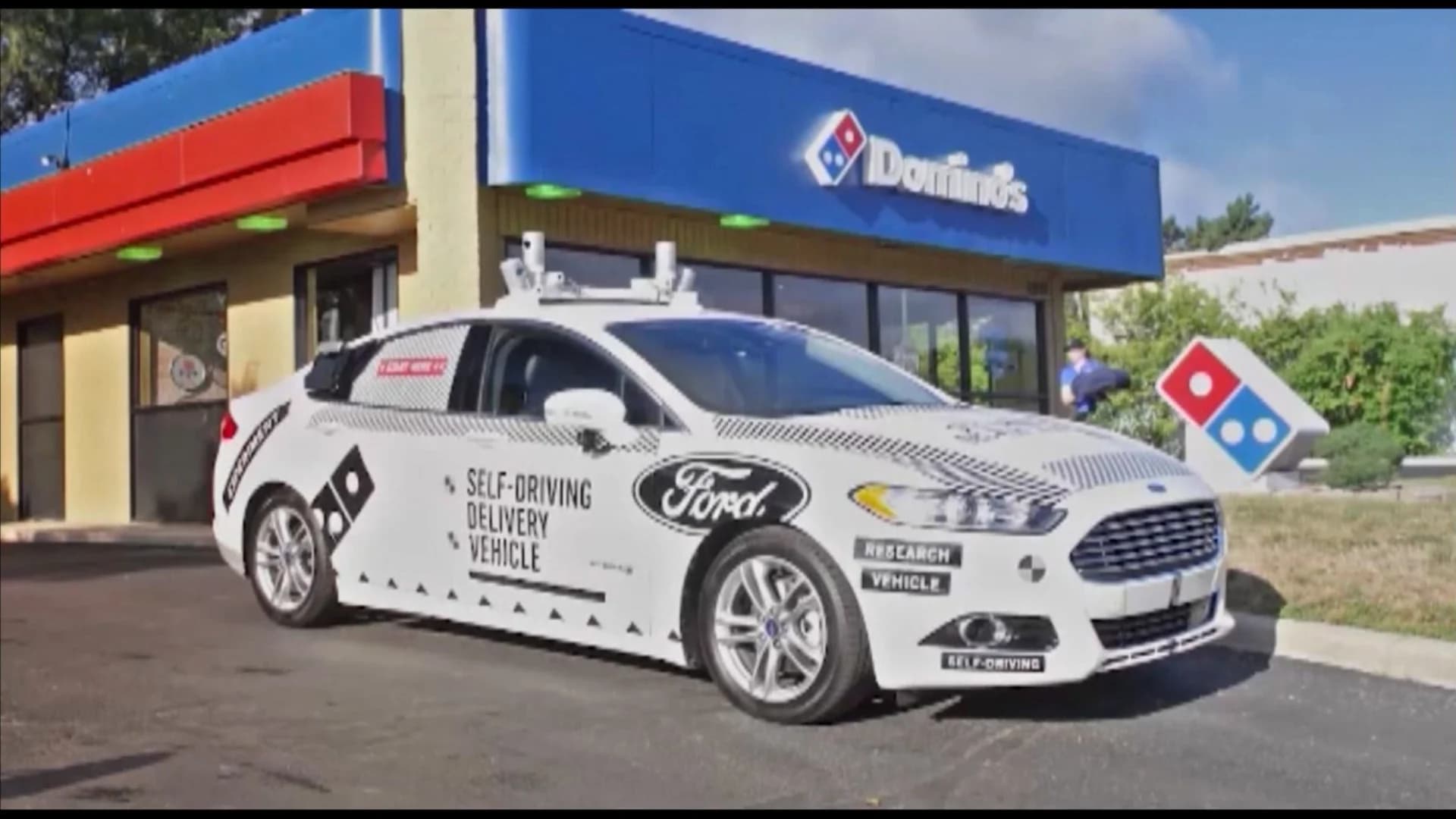 Ford, Domino's team up to test driverless pizza delivery