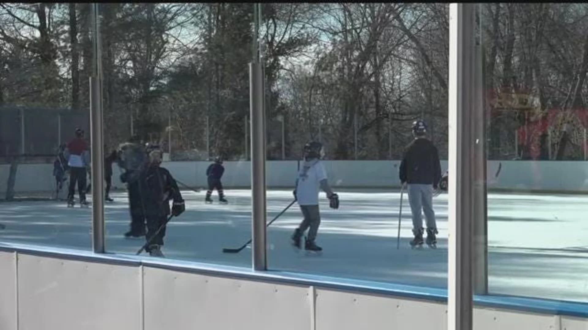 Fairfield community holds open skate fundraiser for sick child