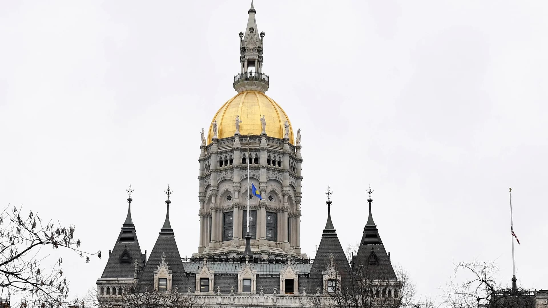 All persons entering Connecticut Capitol buildings required to wear mask