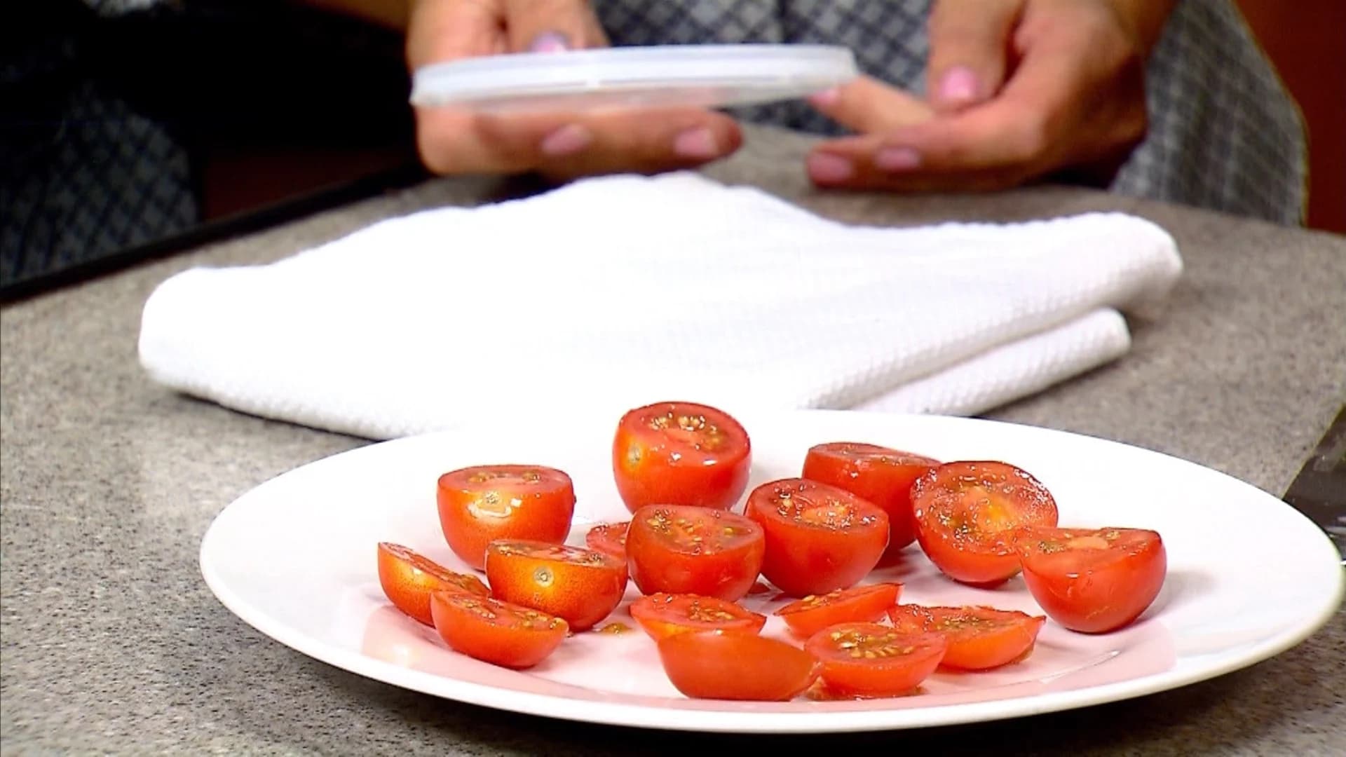 Chef's Quick Tip: Quick way to cut tomatoes