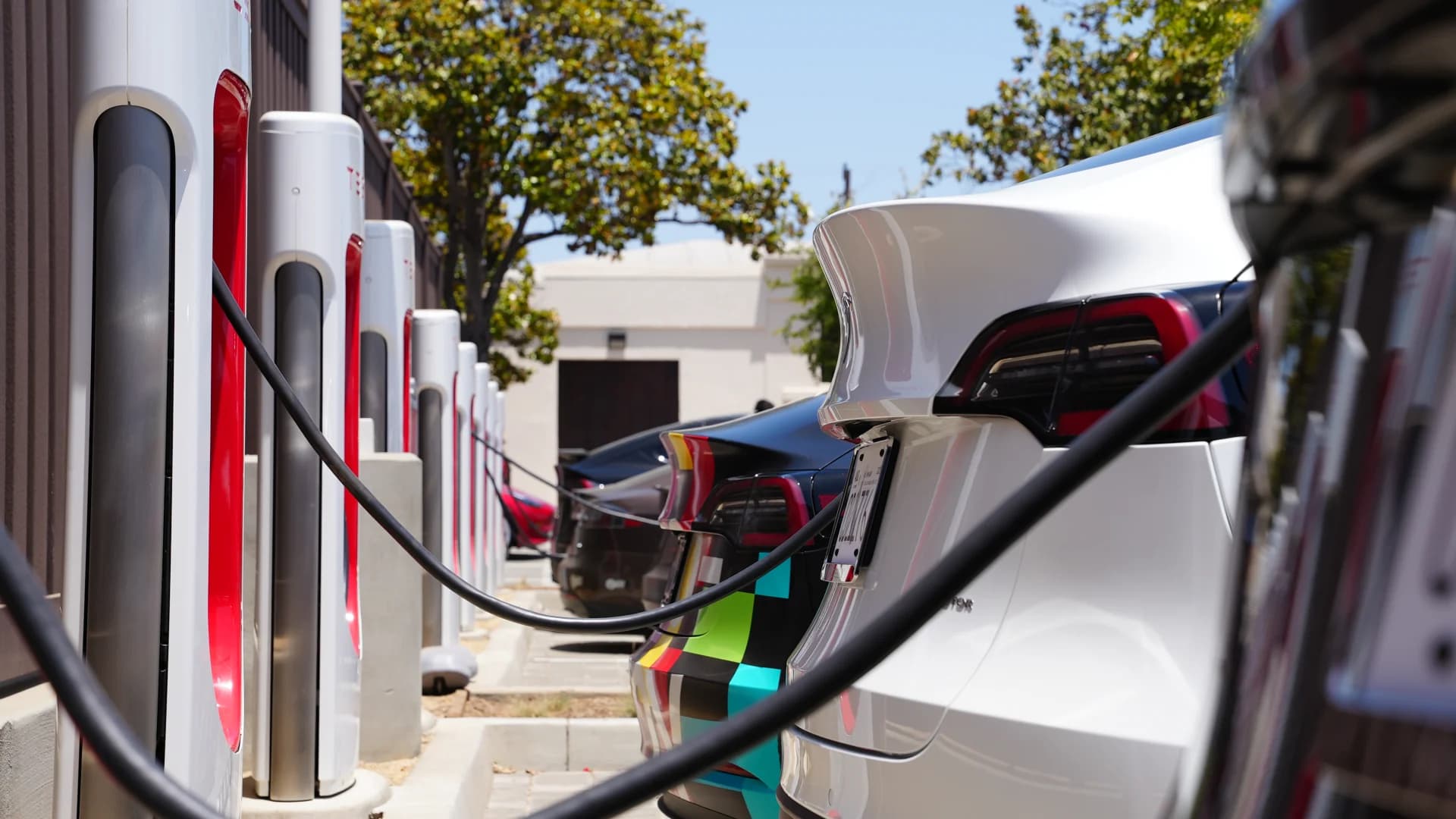 Guide: Federal and tri-state incentives to make the transition to electric vehicles