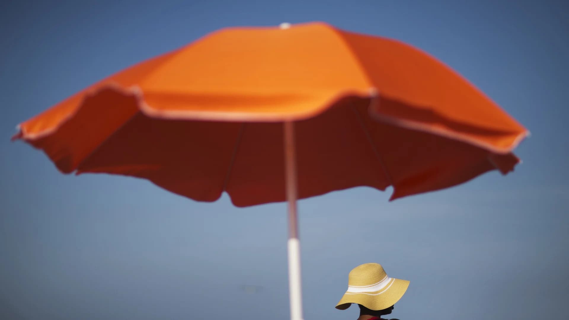 Love spending time in the sun? Here are 6 tips to protect your skin from sunburn