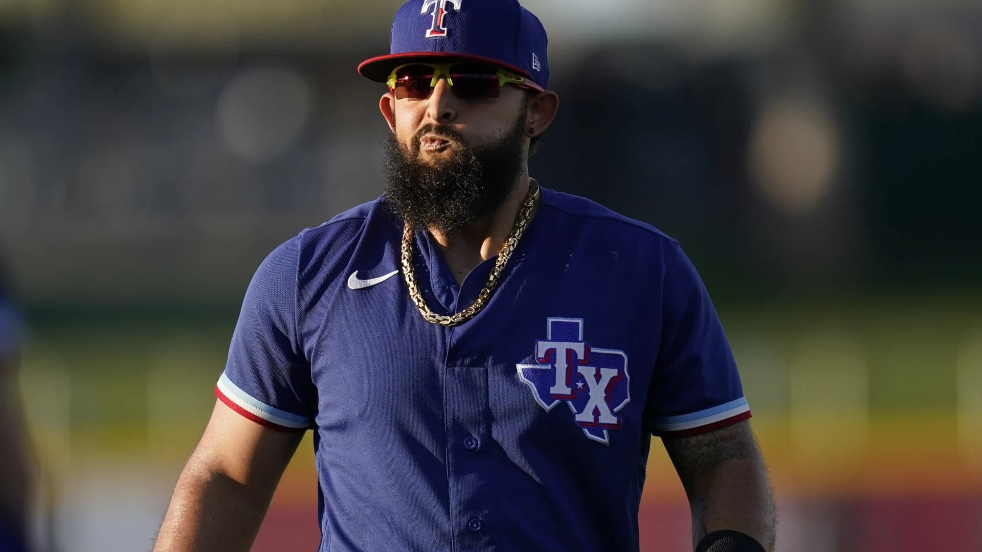 Yankees send 2 prospects to Texas for Rougned Odor